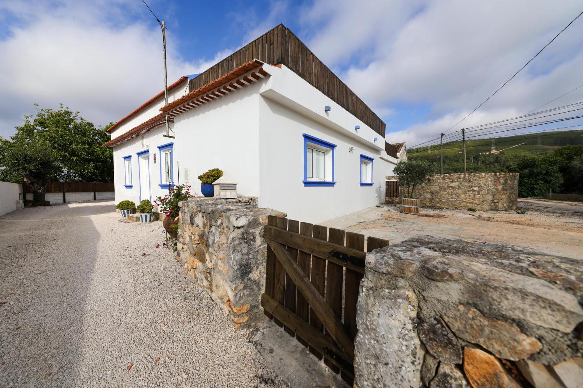 Villa Renovated Wine Press House - With Pool Porto de Mós Habitación foto