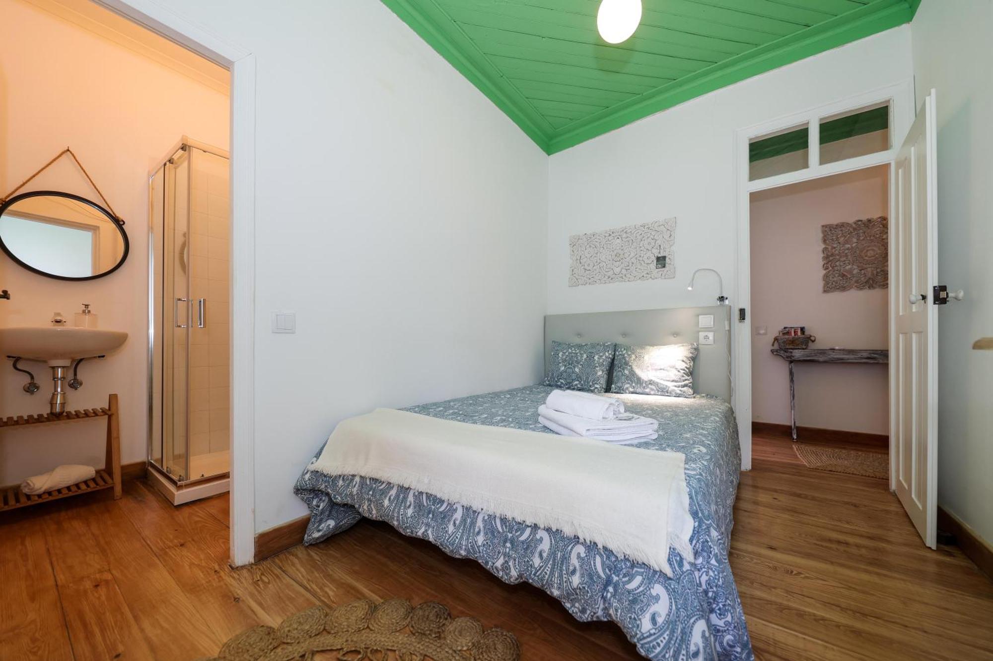 Villa Renovated Wine Press House - With Pool Porto de Mós Habitación foto