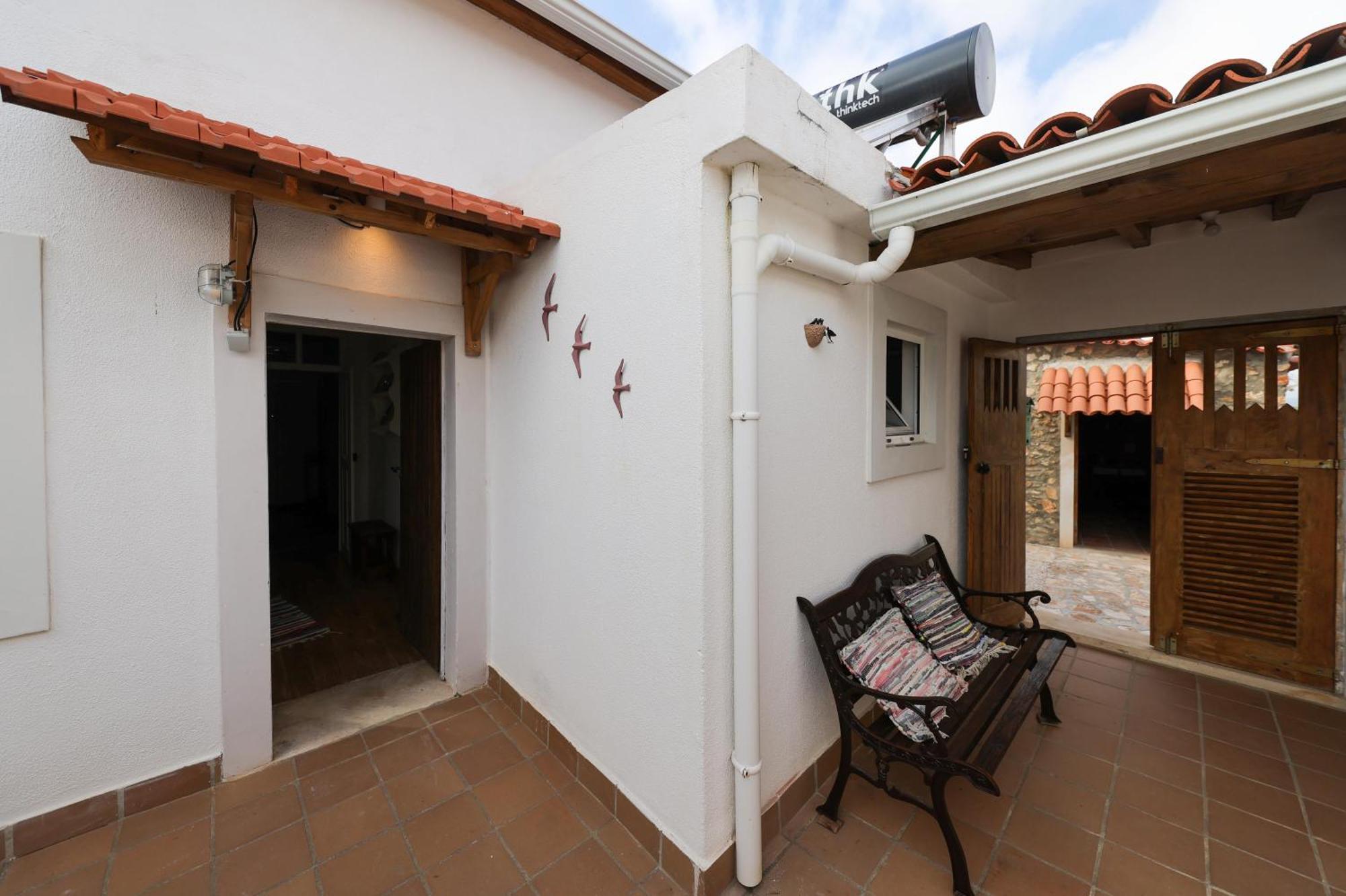Villa Renovated Wine Press House - With Pool Porto de Mós Habitación foto
