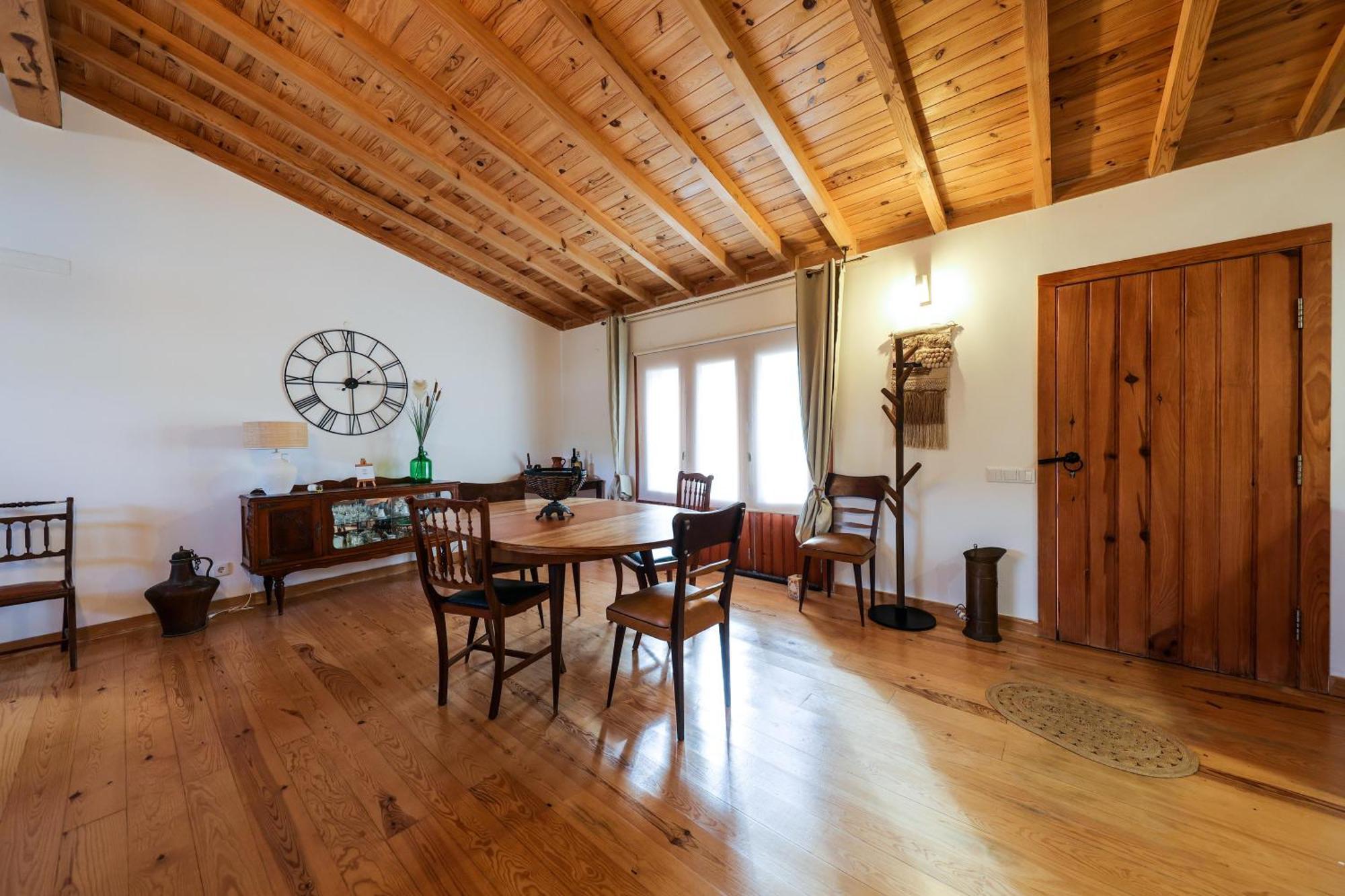 Villa Renovated Wine Press House - With Pool Porto de Mós Habitación foto